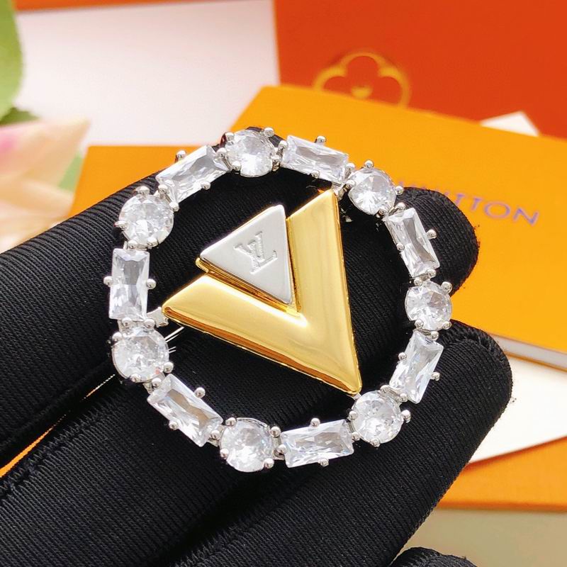 LV Brooch 01yxx24
